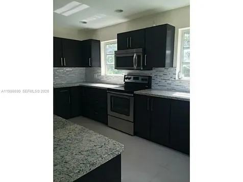 740 NE 179 Te North Miami Beach FL 33162