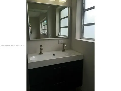 740 NE 179 Te North Miami Beach FL 33162