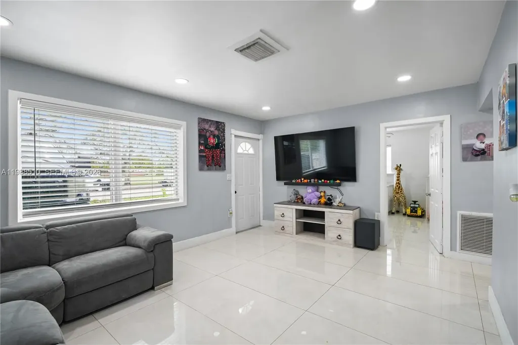 1803 SW 43rd Way Fort Lauderdale FL 33317