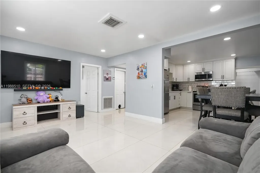 1803 SW 43rd Way Fort Lauderdale FL 33317