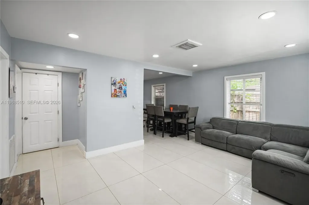 1803 SW 43rd Way Fort Lauderdale FL 33317