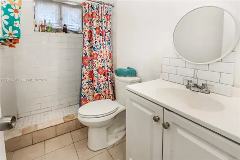 528 E 10th Street Hialeah FL 33010