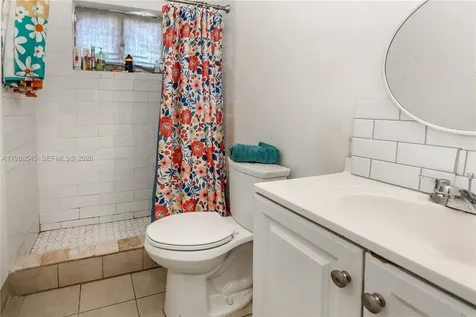 528 E 10th Street Hialeah FL 33010