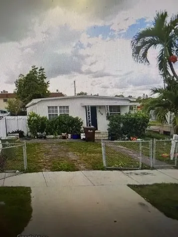 528 E 10th Street Hialeah FL 33010