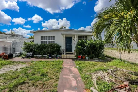 528 E 10th Street Hialeah FL 33010