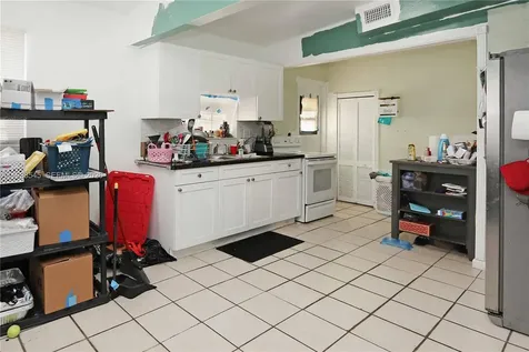 528 E 10th Street Hialeah FL 33010