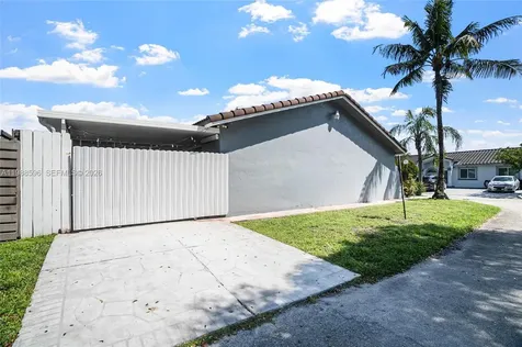 7695 NW 178th Terrace Hialeah FL 33015