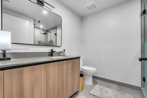 121 NE 5th Street Miami FL 33132