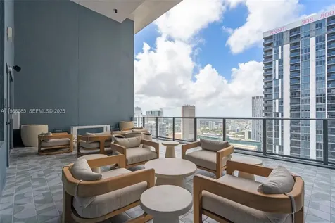 121 NE 5th Street Miami FL 33132