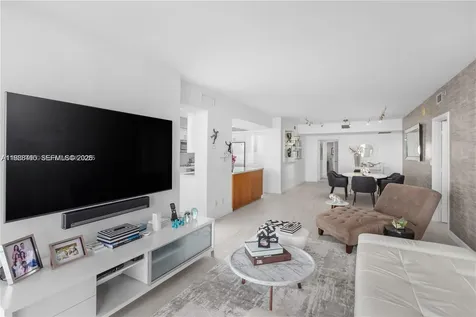 335 S Biscayne Miami FL 33131