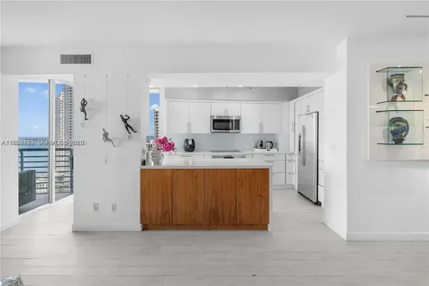 335 S Biscayne Miami FL 33131