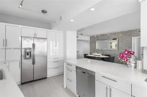 335 S Biscayne Miami FL 33131