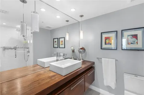 335 S Biscayne Miami FL 33131