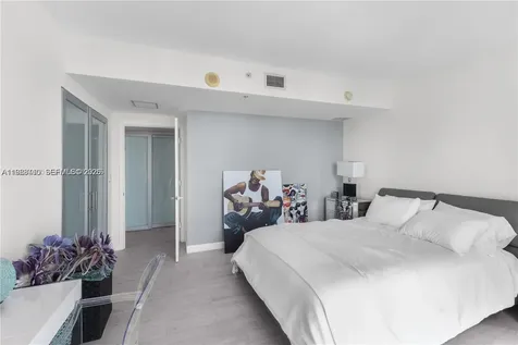 335 S Biscayne Miami FL 33131