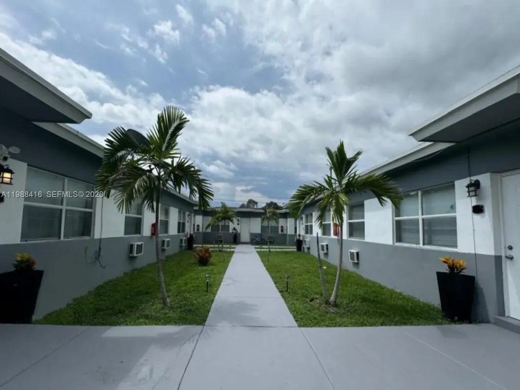 2300 Douglas Street Hollywood FL 33020