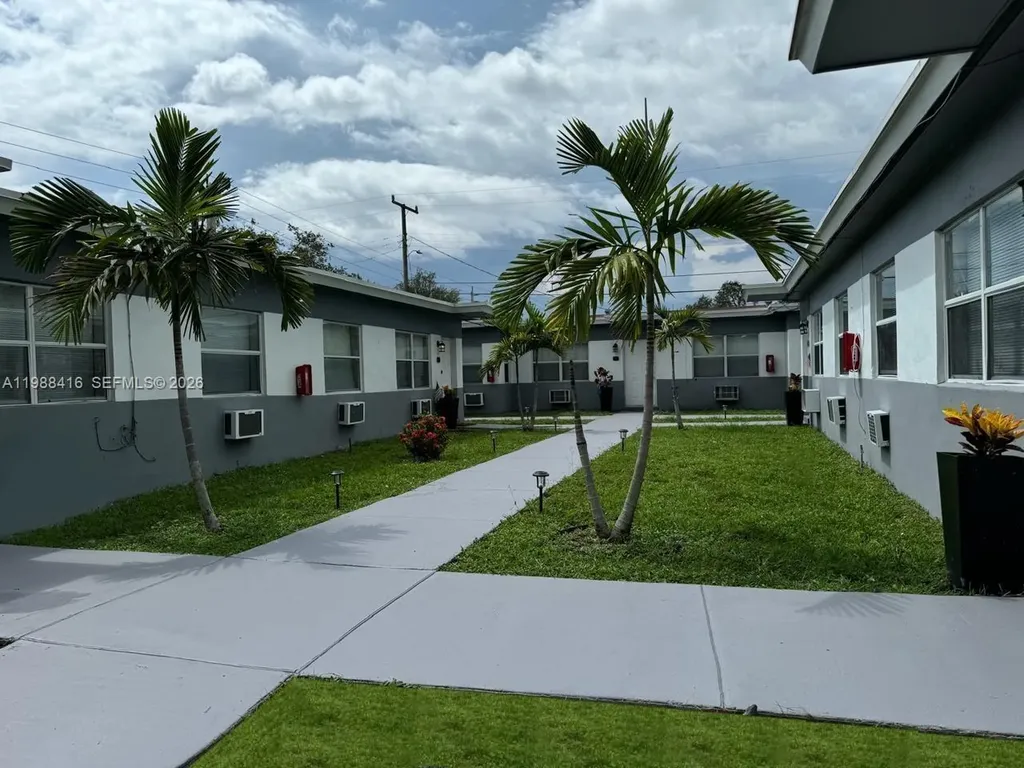 2300 Douglas Street Hollywood FL 33020