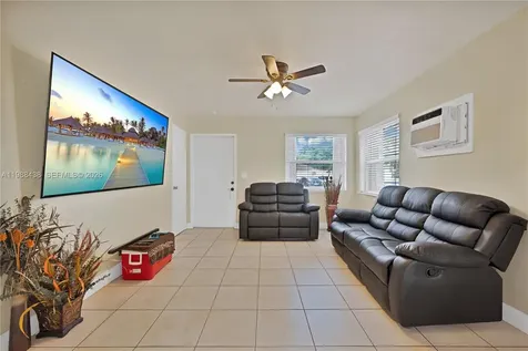 923 N 16th Court Hollywood FL 33020