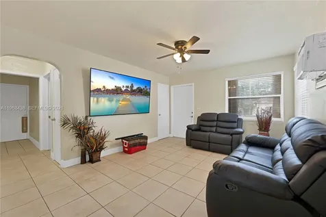 923 N 16th Court Hollywood FL 33020