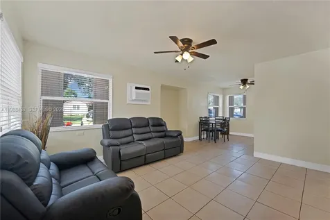923 N 16th Court Hollywood FL 33020