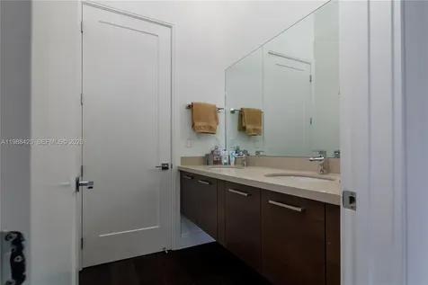 8115 NW 48th Terrace Doral FL 33166