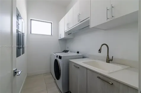 8115 NW 48th Terrace Doral FL 33166