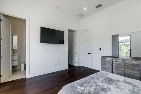 8115 NW 48th Terrace Doral FL 33166