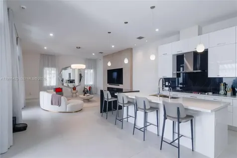 8115 NW 48th Terrace Doral FL 33166