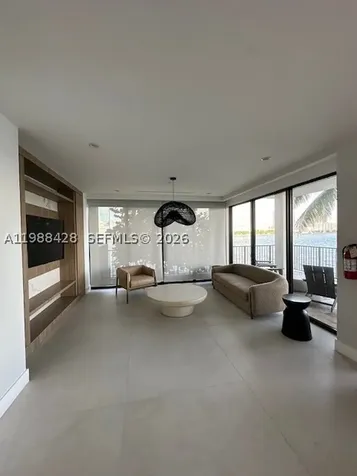 801 N Venetian Drive Miami FL 33139