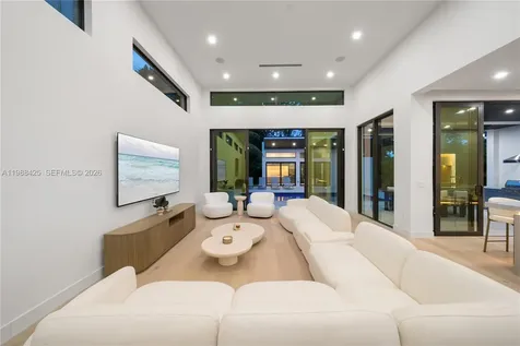 280 NW 47th Street Miami FL 33127