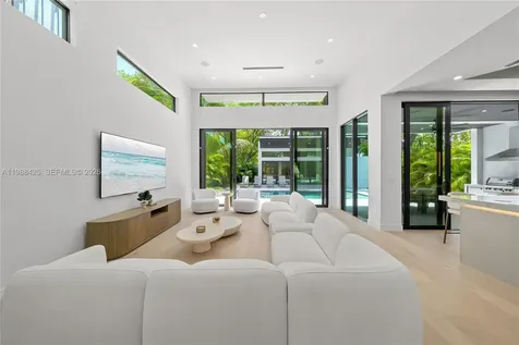 280 NW 47th Street Miami FL 33127