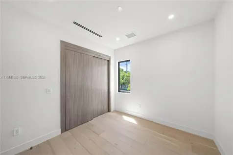 280 NW 47th Street Miami FL 33127