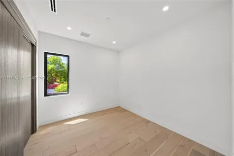 280 NW 47th Street Miami FL 33127