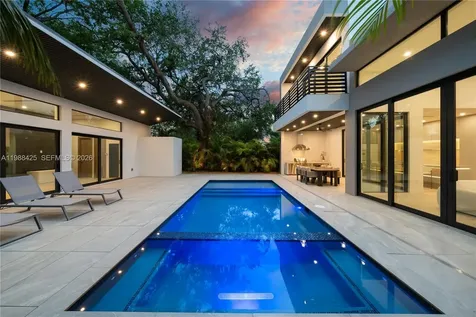 280 NW 47th Street Miami FL 33127