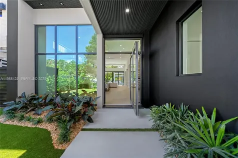 280 NW 47th Street Miami FL 33127