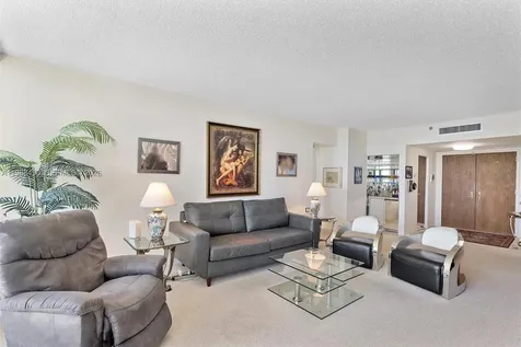 20281 E Country Cub Drive Aventura FL 33180