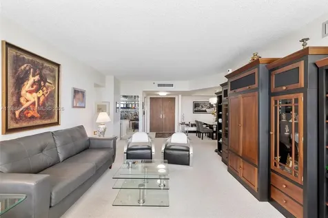 20281 E Country Cub Drive Aventura FL 33180