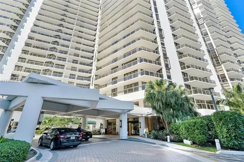 20281 E Country Cub Drive Aventura FL 33180