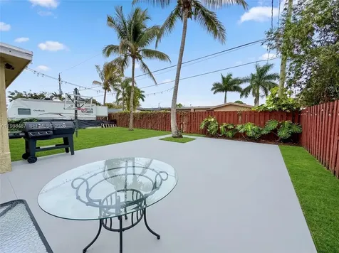 2498 NW 98th Lane Sunrise FL 33322