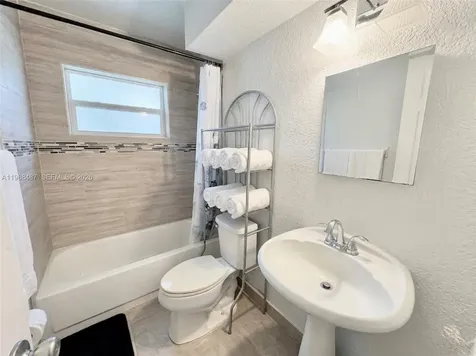 2498 NW 98th Lane Sunrise FL 33322