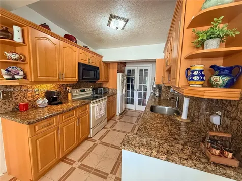 9971 SW 41st Terrace Miami FL 33165