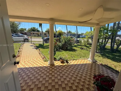 9971 SW 41st Terrace Miami FL 33165
