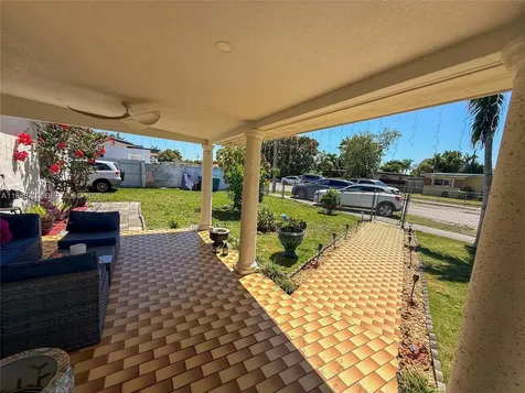 9971 SW 41st Terrace Miami FL 33165