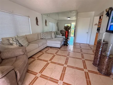 9971 SW 41st Terrace Miami FL 33165