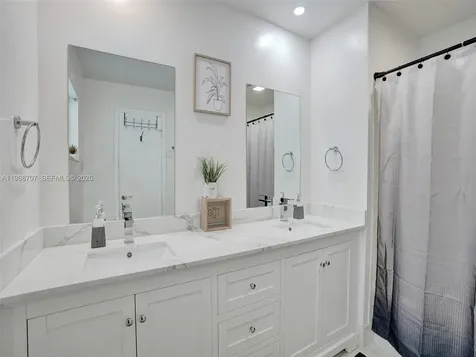 395 NW 89th Lane Coral Springs FL 33071