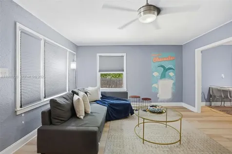 527 Wildwood Way Clearwater FL 33756