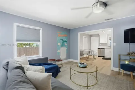 527 Wildwood Way Clearwater FL 33756