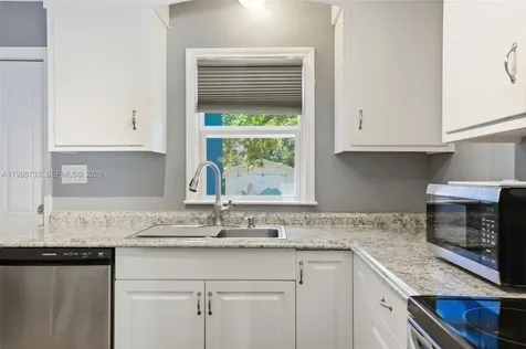 527 Wildwood Way Clearwater FL 33756