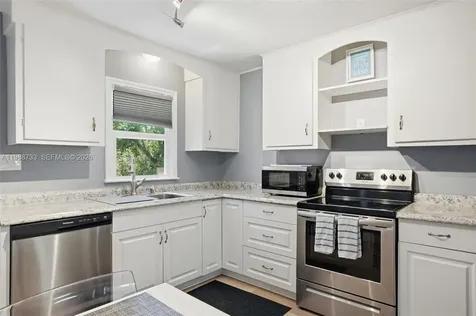 527 Wildwood Way Clearwater FL 33756