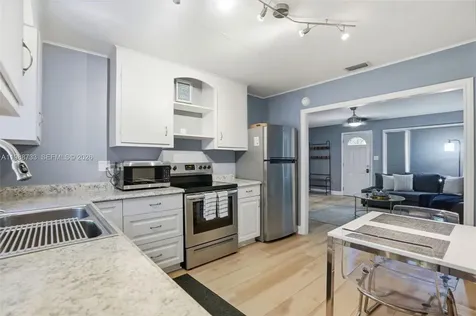 527 Wildwood Way Clearwater FL 33756