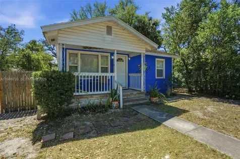 527 Wildwood Way Clearwater FL 33756
